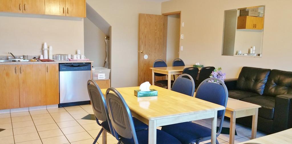 Alpine Motel カムループス エクステリア 写真