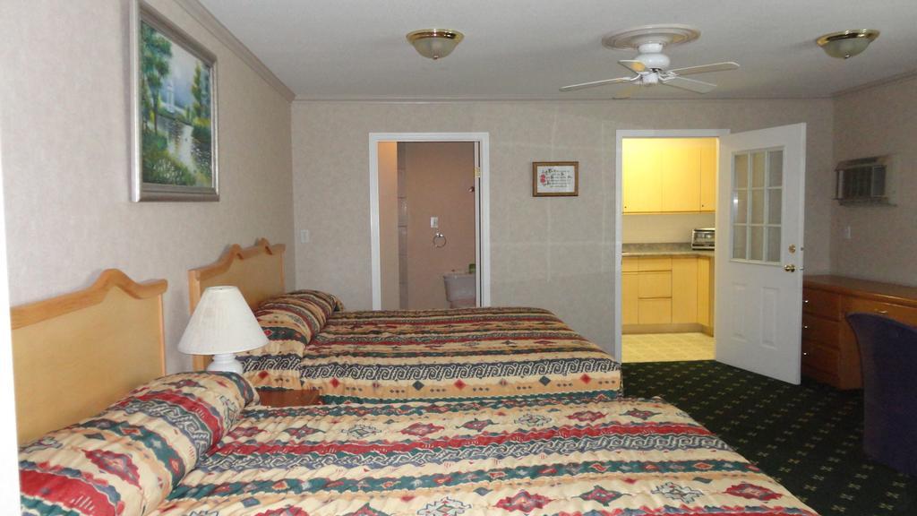 Alpine Motel カムループス エクステリア 写真