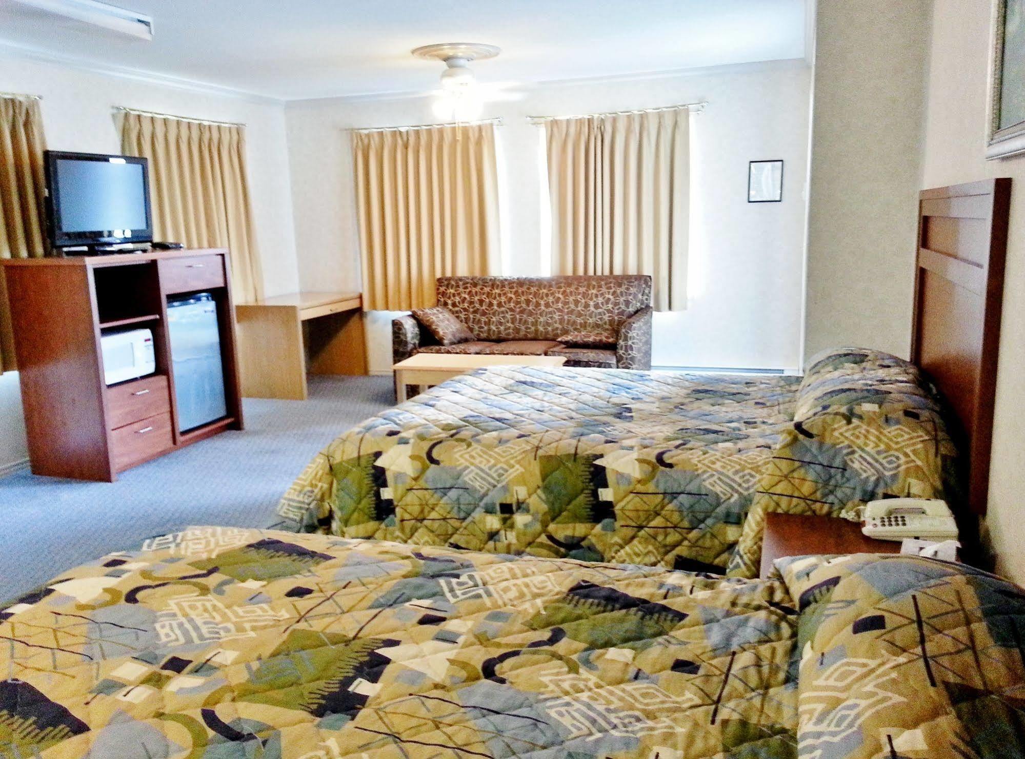 Alpine Motel カムループス エクステリア 写真