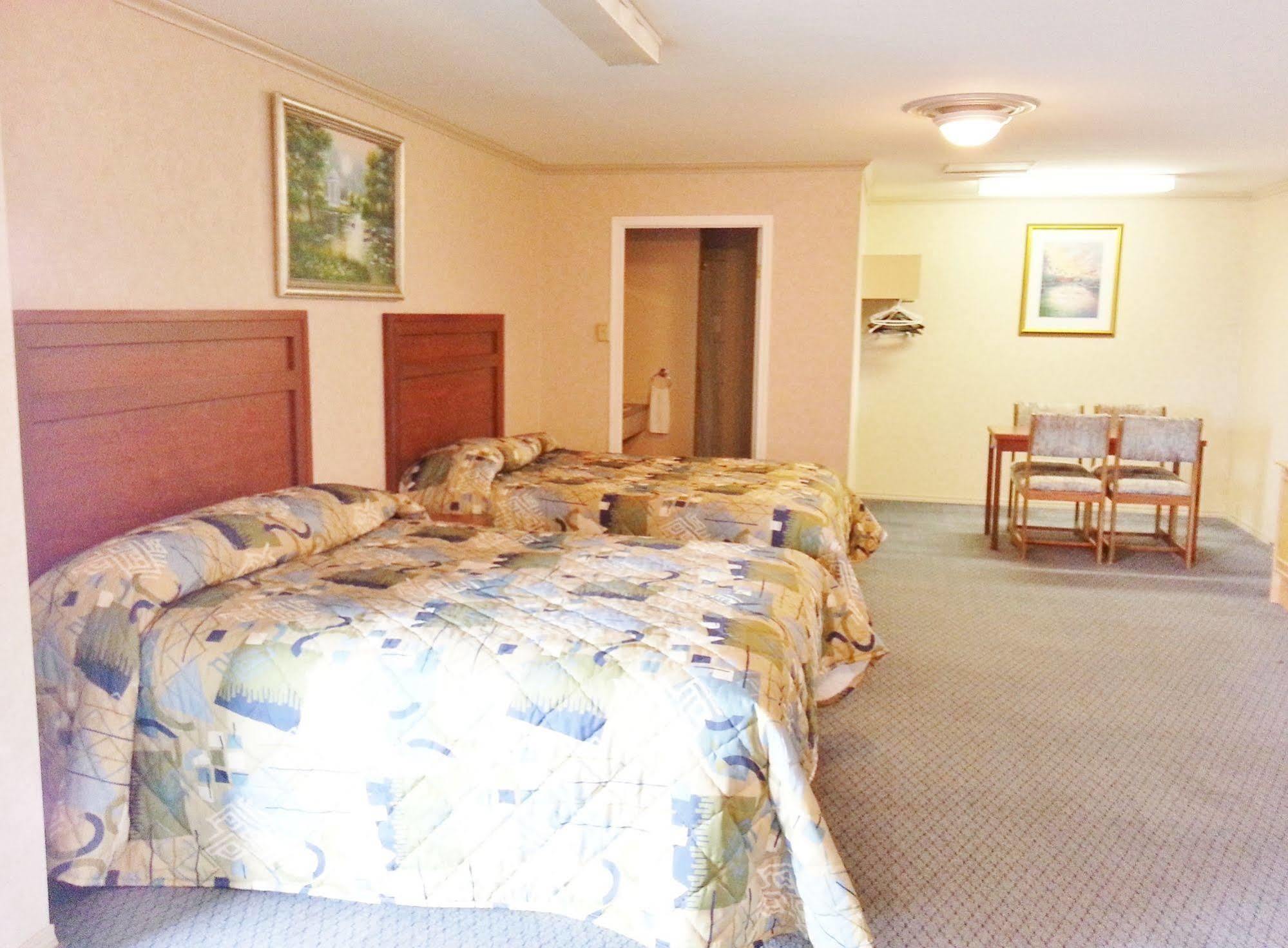 Alpine Motel カムループス エクステリア 写真