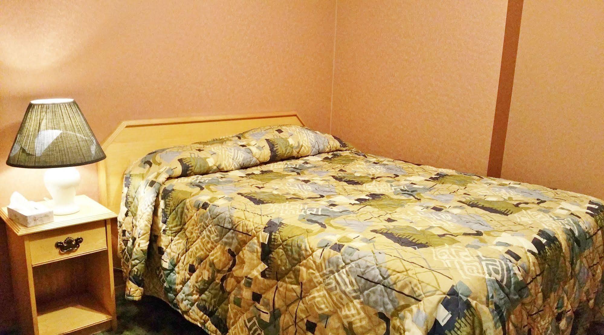 Alpine Motel カムループス エクステリア 写真