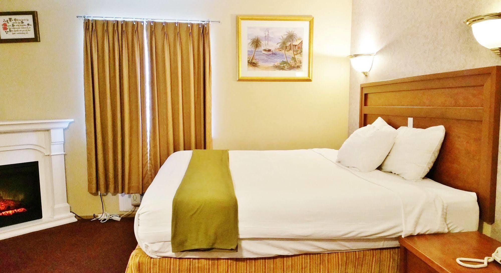 Alpine Motel カムループス エクステリア 写真